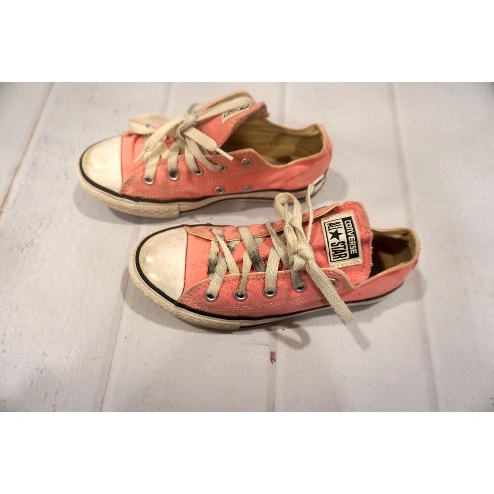 Converse Girls Pink Chuck Taylor Low-Top Sneakers – Size 1 - Picture 3 of 10